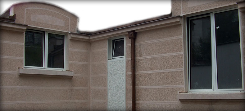 Vertical gutter with the water collector
