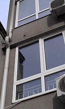 Vertical gutter.