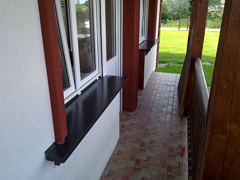 Window sill made of plasticized tin in the color according to clients wishes.